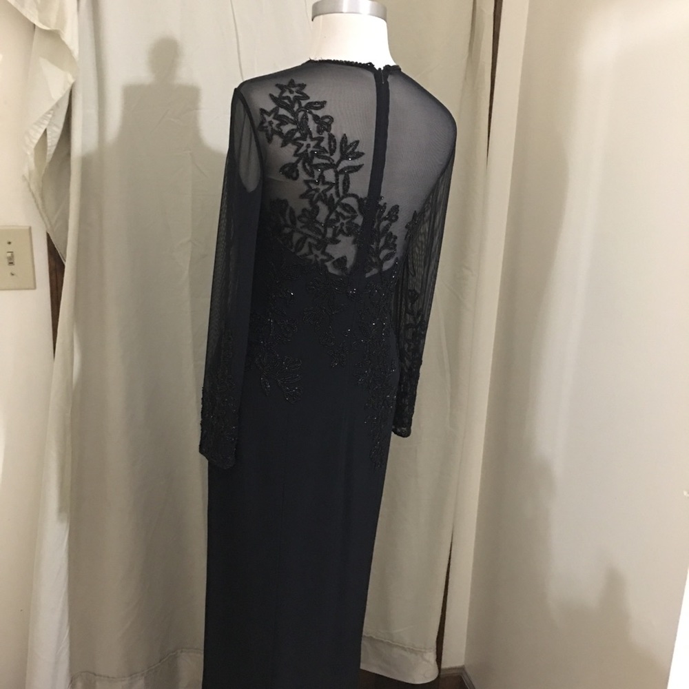 Gown - Picture 3 of 4